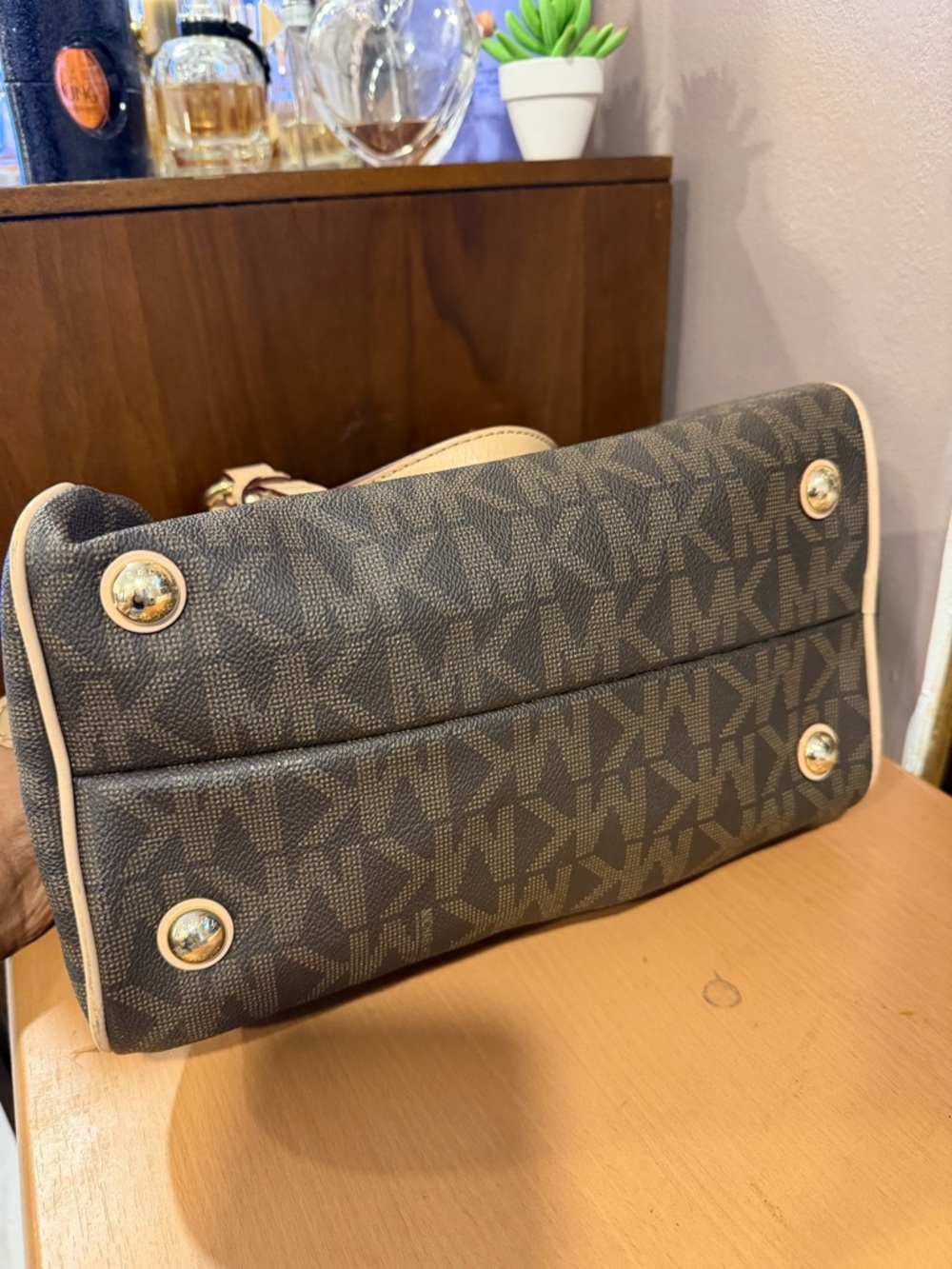 Michael Kors monogrammed Grayson Satchel - Picture 7 of 7